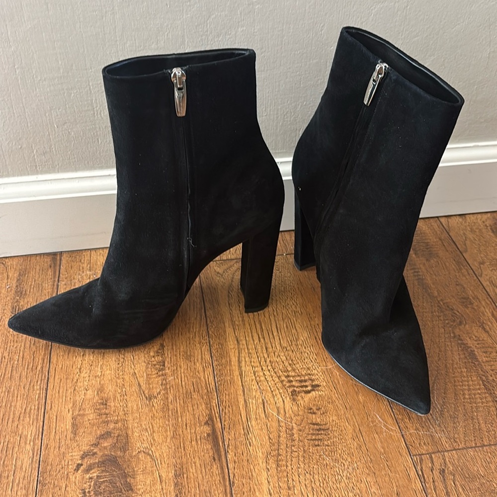 Barely worn beautiful boots